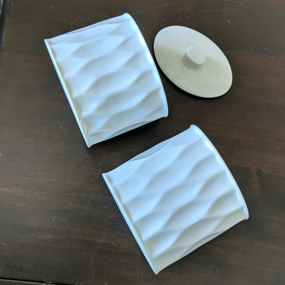 3 porcelain containers for toothbrushes,soapbar and cotton-balls